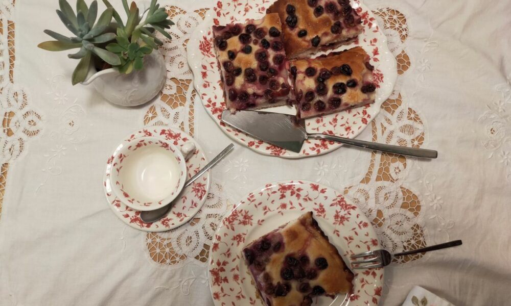 Authentic Tuscan schiacciata con l'uva recipe, sweet grape flatbread, a seasonal heritage dessert by Chef Carlotta in Florence